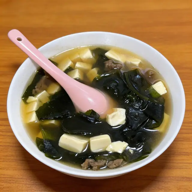 裙带菜牛肉豆腐汤
