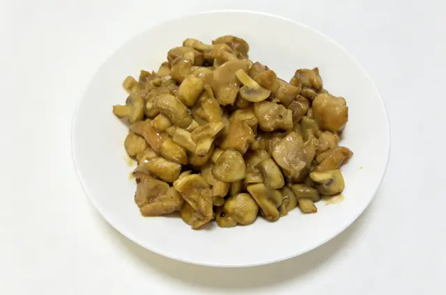 口蘑炒鸡腿肉
